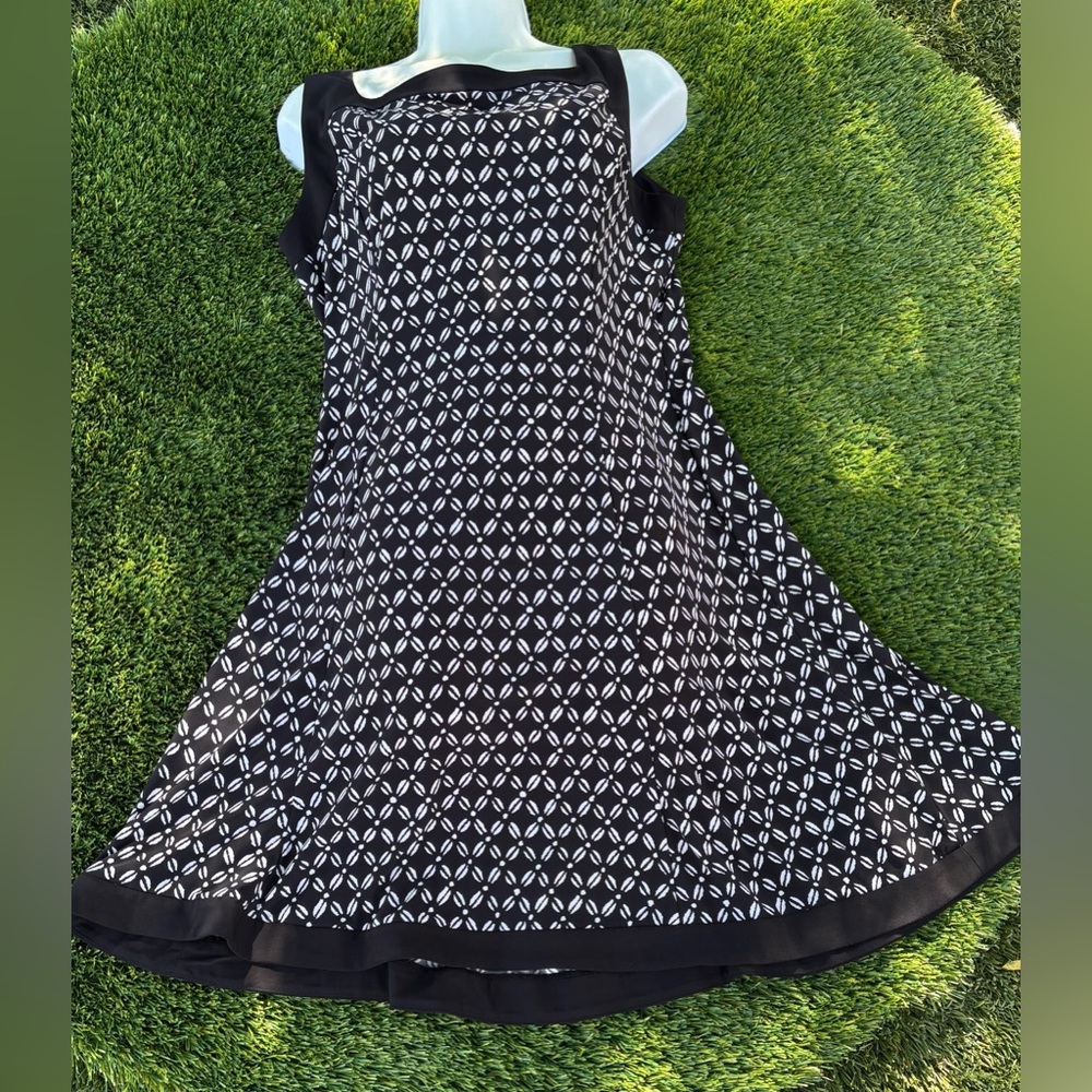 CHAPS woman’s Black and White Midi Dress Size L